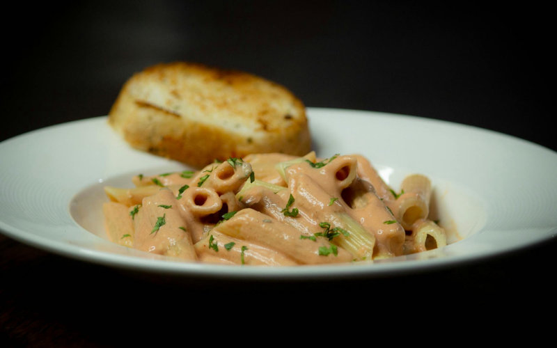 How to Make Creamy Tuscan Garlic Chicken in One Skillet Using Pantry Staples You Already Have