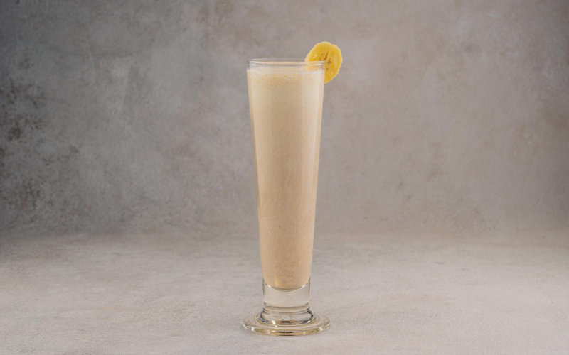 Banana & Date Smoothie with Almonds and Oats (Power Breakfast Drink)