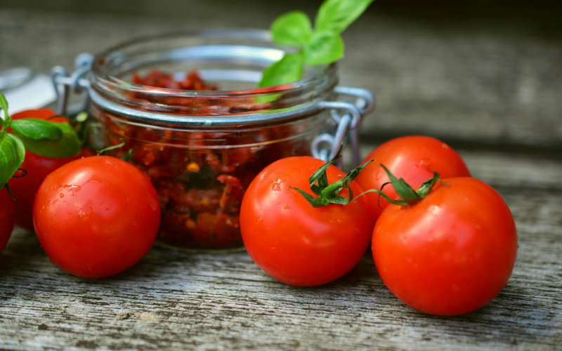 Homemade Sun-Dried Tomatoes in Oil (Easy Preservation Recipe)