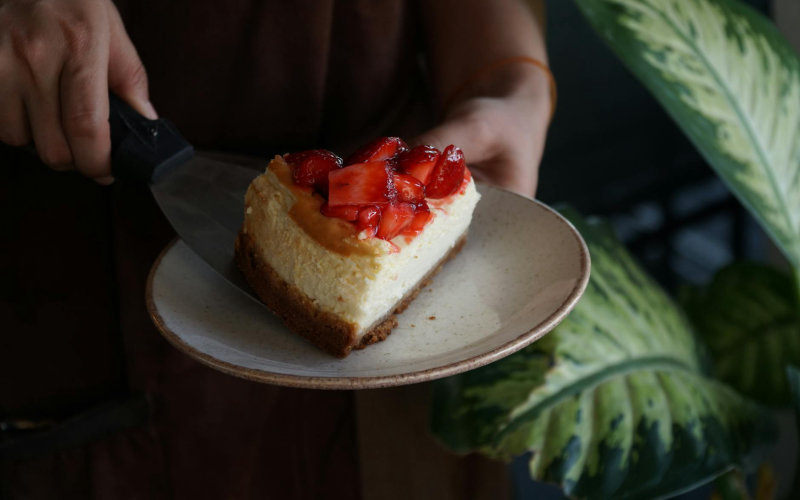 Low-Fat Cheesecake (Light, Creamy & Guilt-Free Dessert Recipe)